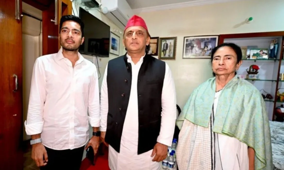 Akhilesh Arrives Kolkata Support Mamata Banerjee