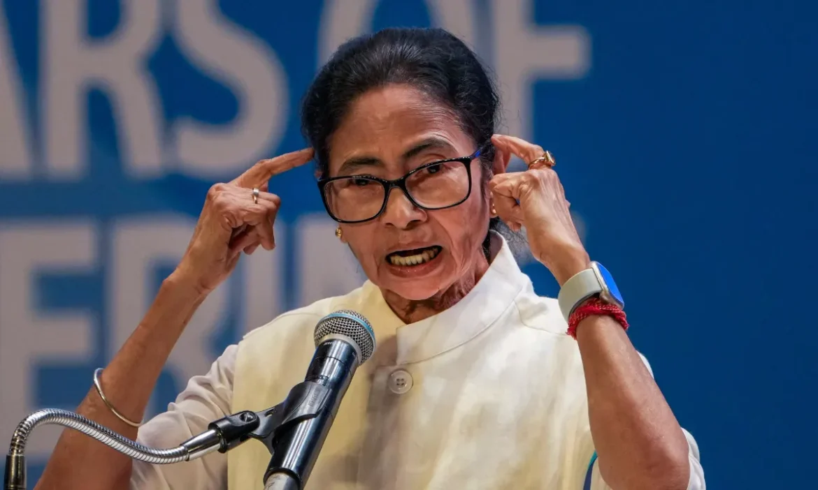 TMC को बड़ा झटका: पार्टी के तीन बैंक खातों पर लगी रोक, 440 करोड़ रुपये हैं जमा, फंड के सोर्स पर उठे सवाल