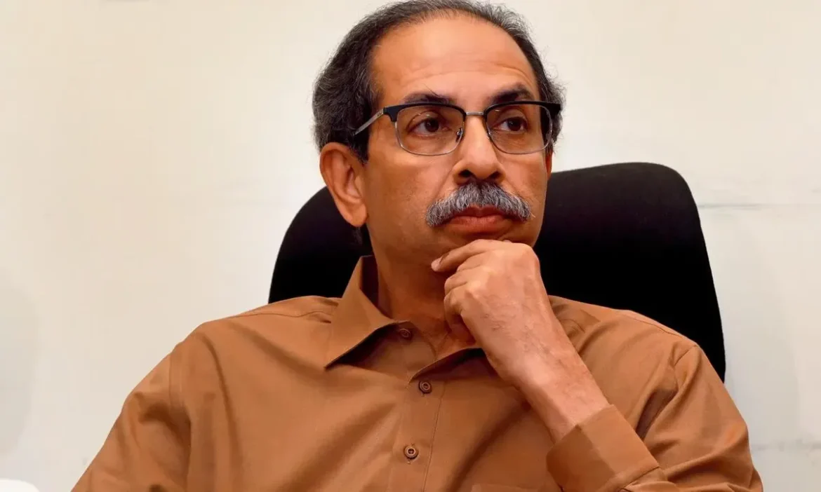 संजय राउत और अरविंद सावंत की मौजूदगी के बीच शिवसेना (UBT) के 6 सांसदों ने बनाई दूरी, क्या पाला बदलेंगे ये नेता?