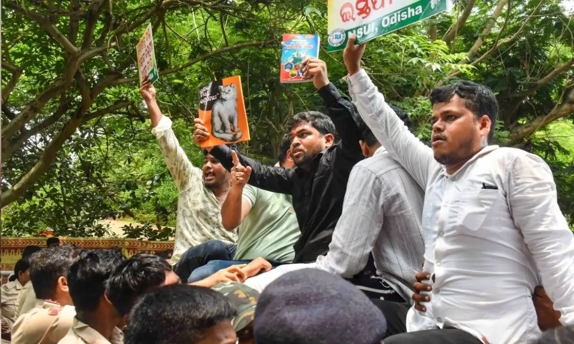 NSUI demonstrates in Bhubaneswar