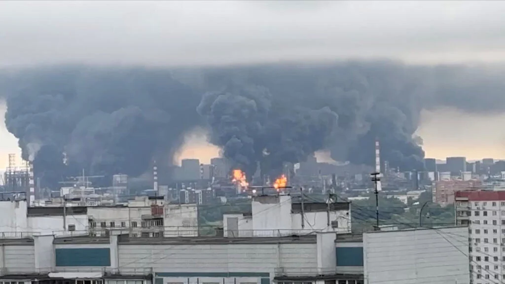 Ukraine hits 2 Russian oil refineries meeting Trump