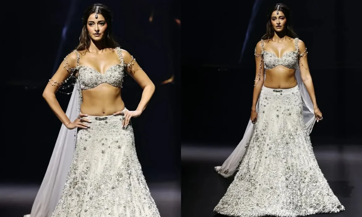 2,600 फूलों की पंखुड़ियां, 12,000 मोती और 490 घंटे की मेहनत! Ananya Panday के इस लहंगे ने हर किसी को किया दीवाना