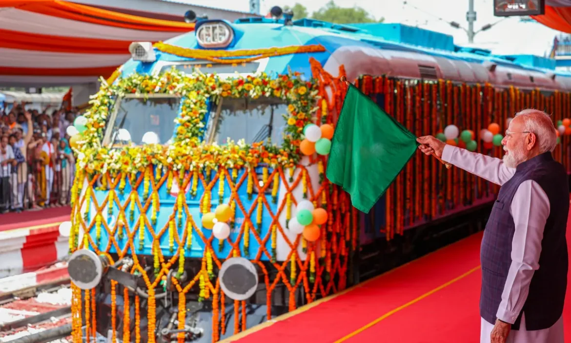 'मेक इन इंडिया' की एक और बड़ी सफलताः मोदी ने भारत की पहली हाइड्रोजन ट्रेन को दिखाई हरी झंडी