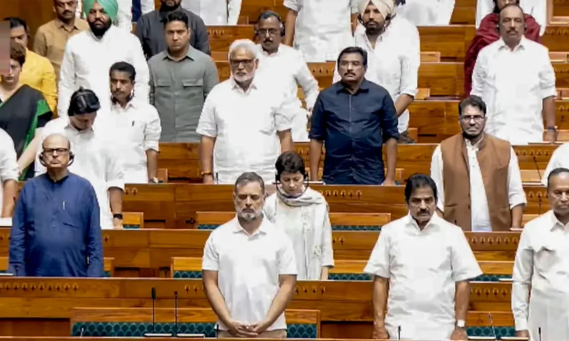 शिक्षा मंत्री धर्मेंद्र प्रधान के इस्तीफे पर अड़ा विपक्ष, लगातार पांचवें दिन लोकसभा ठप, कार्यवाही सोमवार तक स्थगित