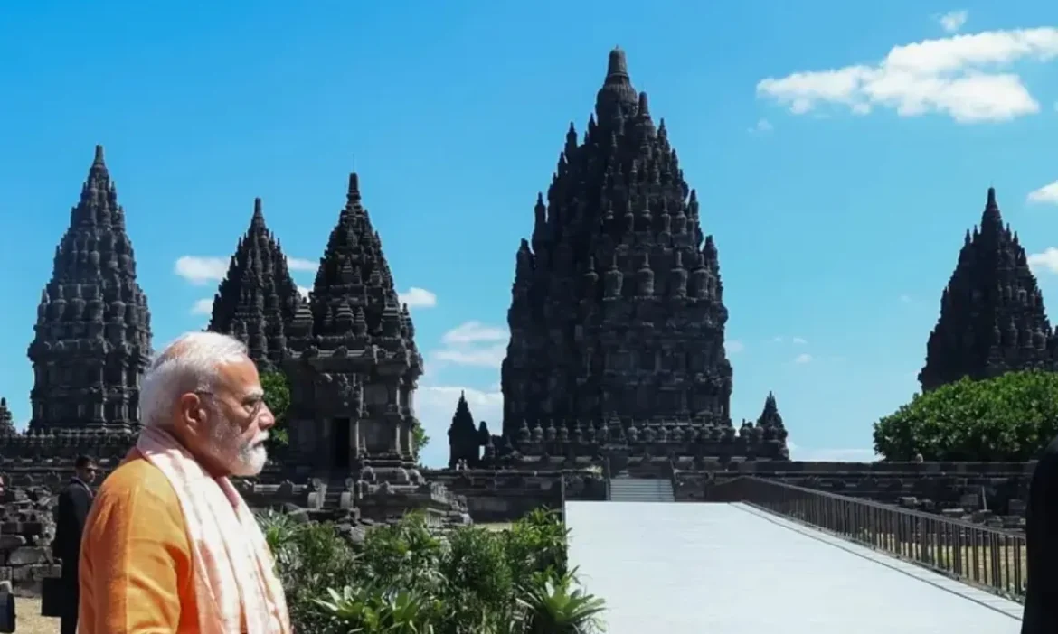 PM Modi ने किए इंडोनेशिया के Prambanan Temple के दर्शन, जानें क्यों ये यूनेस्को धरोहर आपकी ट्रैवल बकेट लिस्ट में होनी चाहिए
