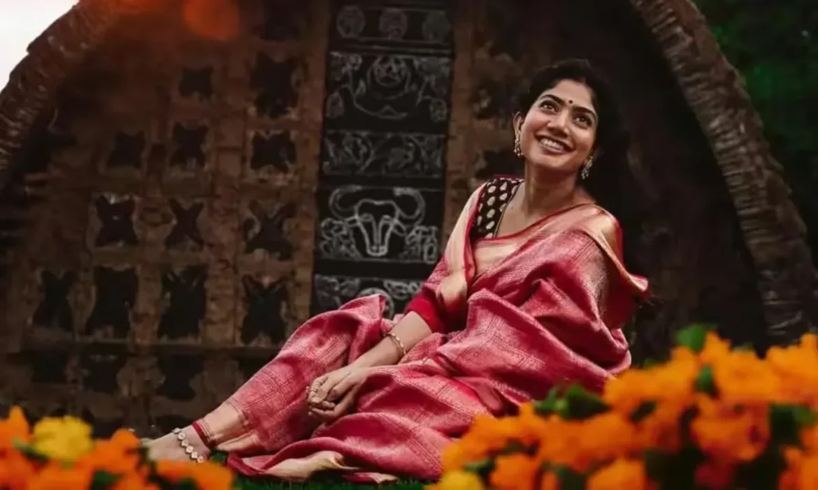 Sai Pallavi के ये 4 Saree Look साबित करते हैं कि खूबसूरती के लिए ग्लिटर नहीं, ग्रेस चाहिए