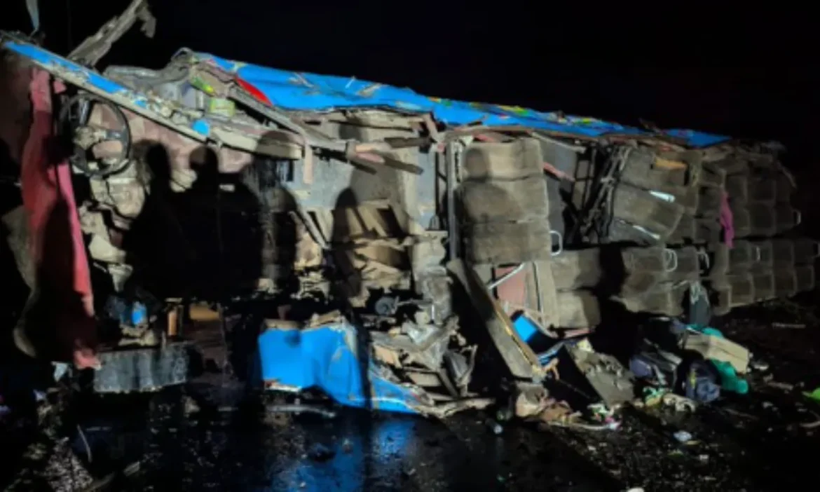 युगांडा में भीषण बस हादसा: स्कूल टूर से लौट रहे 20 बच्चों और संचालक की मौत, सिपी फॉल्स देखकर लौट रहे थे छात्र