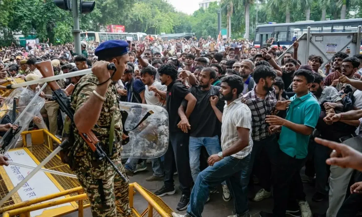 CJP march Parliament gates briefly protesters move