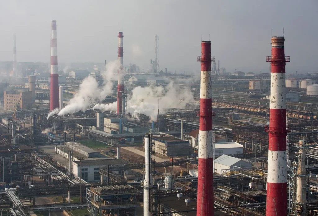 Ukraine drones hit Russian refinery fire