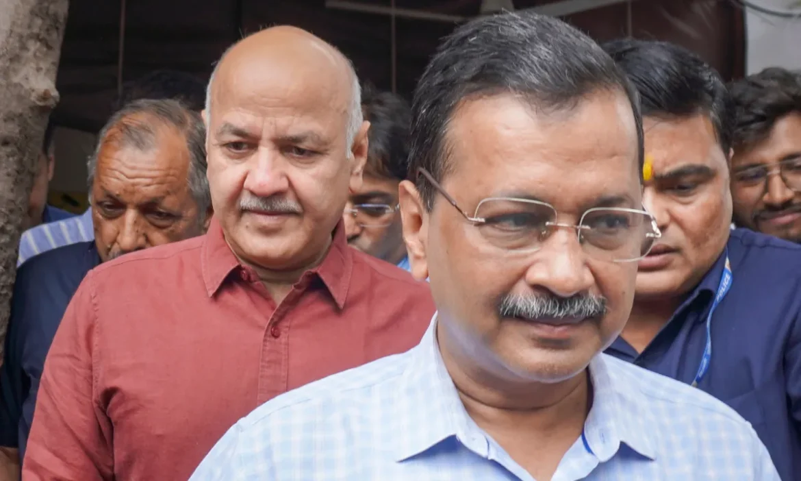 E20 पेट्रोल के खिलाफ AAP का हल्लाबोल: PM आवास मार्च पर निकले केजरीवाल और सिसोदिया को पुलिस ने रोका