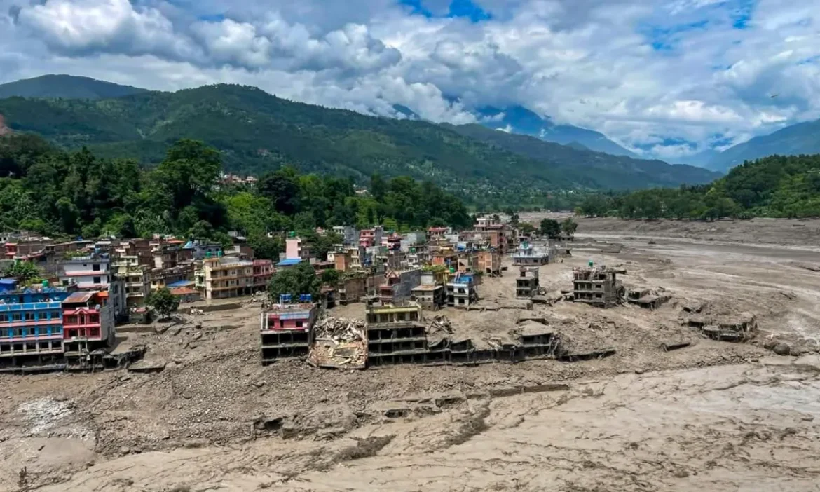 नेपाल की बाढ़ का असर: यूपी और बिहार में हाई अलर्ट, गंडक बैराज के सभी 36 गेट खोले गए, प्रशासन पूरी तरह मुस्तैद