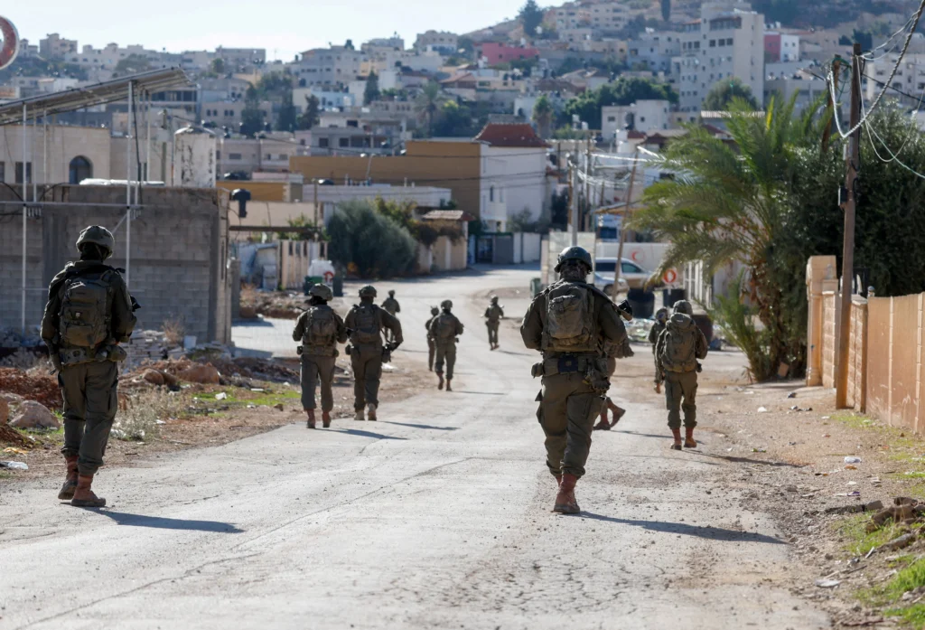 Israeli settlers siege Palestinian homes US rebuke