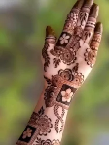 Simple creeper-style Mehndi designs