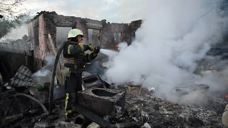 Ukraine drones hit Russian refinery fire
