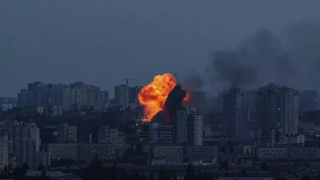 Russian attacks kill 4 Kyiv