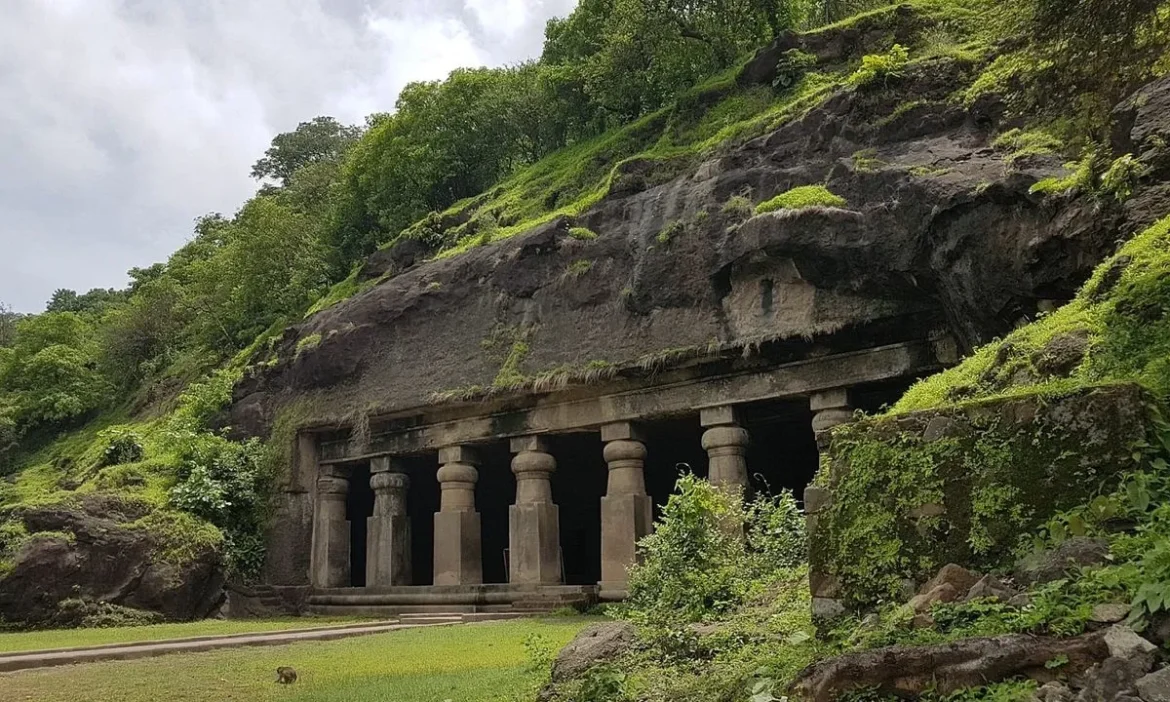 भारत की ‘गुफाओं की नगरी’ कौन सी है? समुद्र के बीच छिपा है 1500 साल पुराना गज़ब का रहस्य
