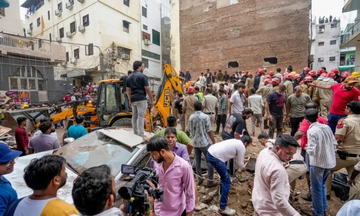Delhi Satya Niketan building collapse