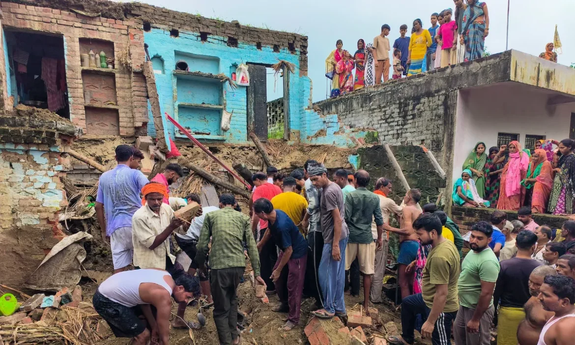 कानपुर में भारी बारिश के बीच घर गिरा,एक ही परिवार के 4 लोगों की मौत, हादसे पर CM योगी ने जताया गहरा दुख