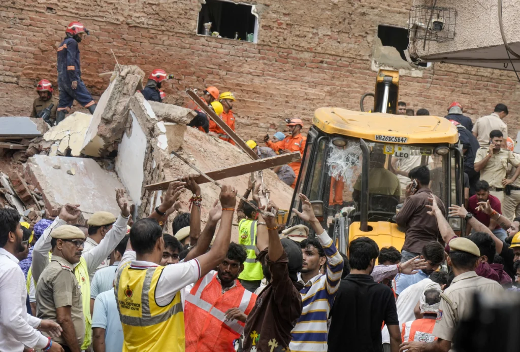 Delhi Satya Niketan building collapse
