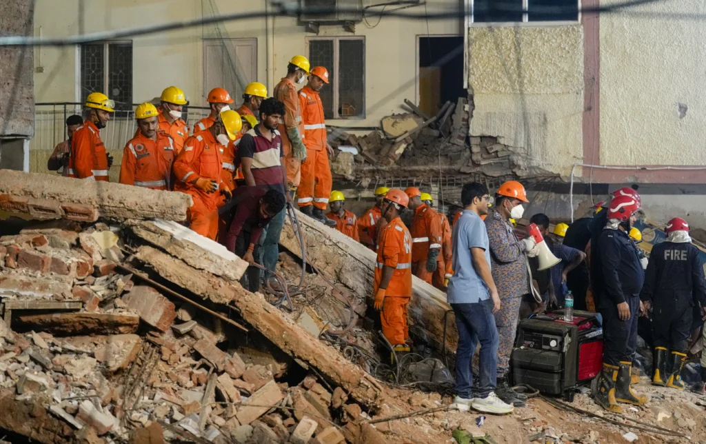 Delhi Satya Niketan building collapse
