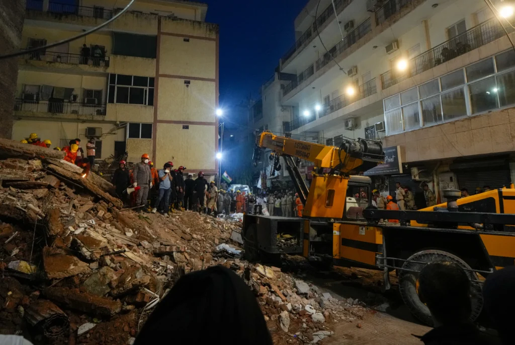 Delhi Satya Niketan building collapse
