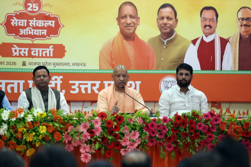 CM Yogi recounted Modi journey struggle