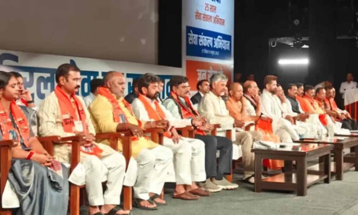 मोदी के जन्मदिन पर वाराणसी में 'सेवा संकल्प अभियान' का आगाज, काशी से वडनगर मोटरसाइकिल यात्रा रवाना