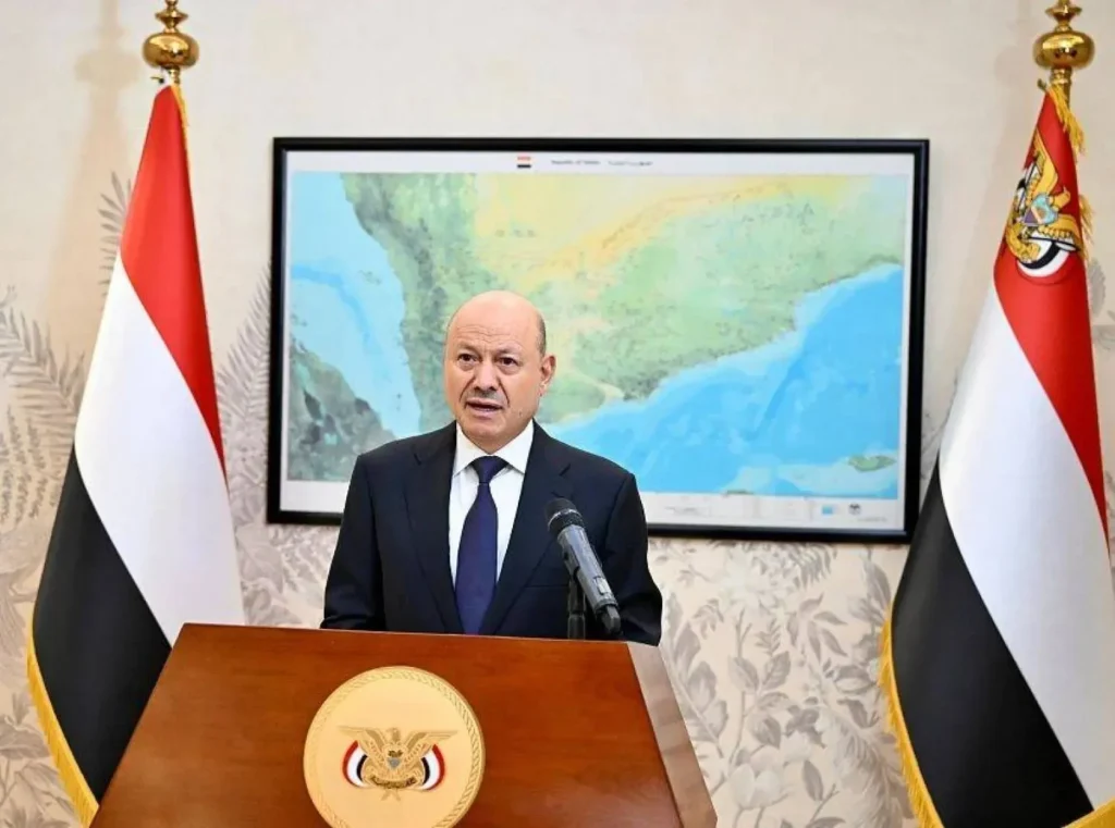 Houthi rebels strike government military camp