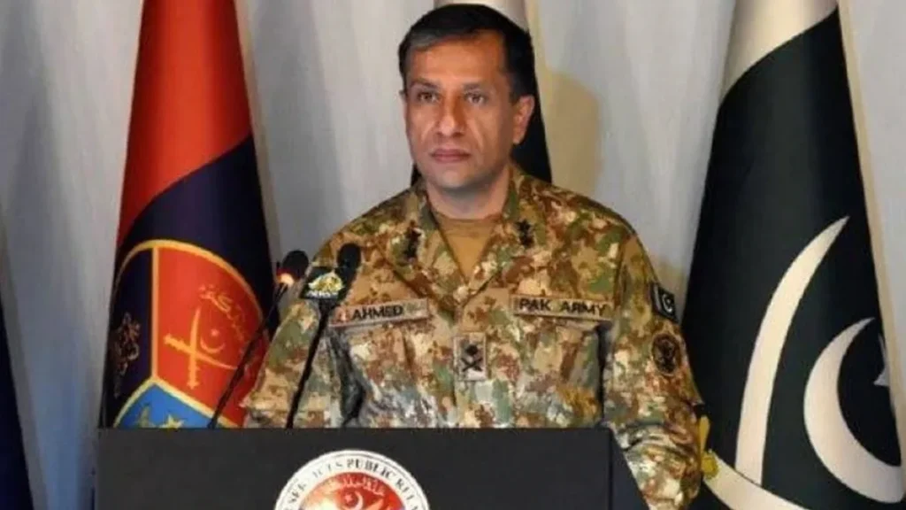 Houthi rebels strike government military camp