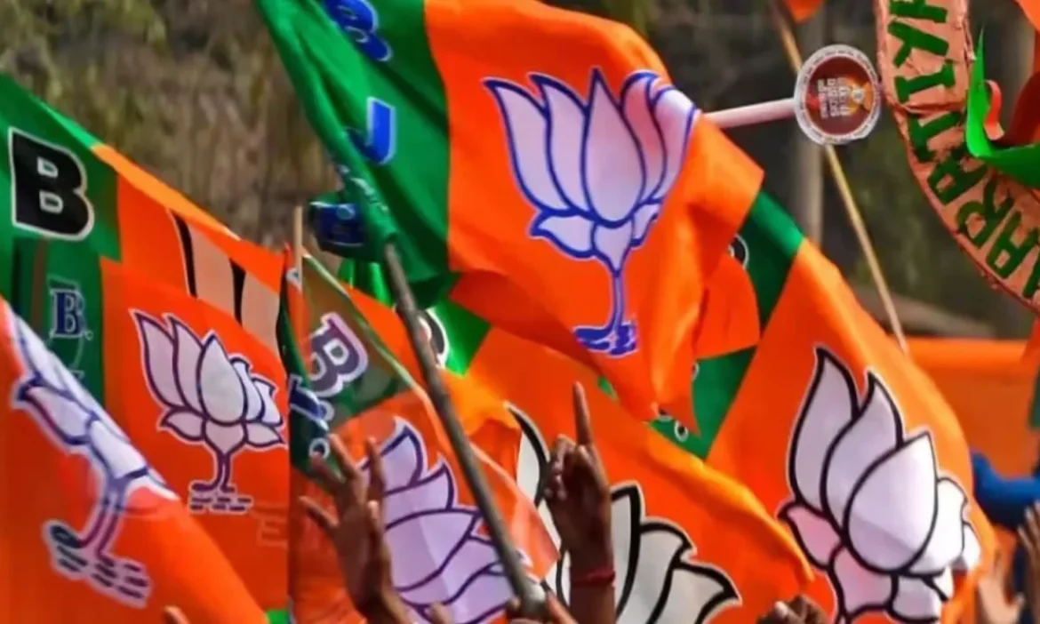 मुख्यमंत्री योगी की मौजूदगी में नामांकन: विधानसभा पहुंचे भाजपा के शीर्ष नेता, BJP के आठ उम्मीदवारों ने भरा पर्चा