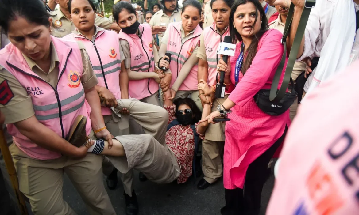 नारे, नाकेबंदी और गिरफ्तारियां! जंतर-मंतर पर भारी सुरक्षा के बीच कैसे बिखर गई CJP की बड़ी योजना?