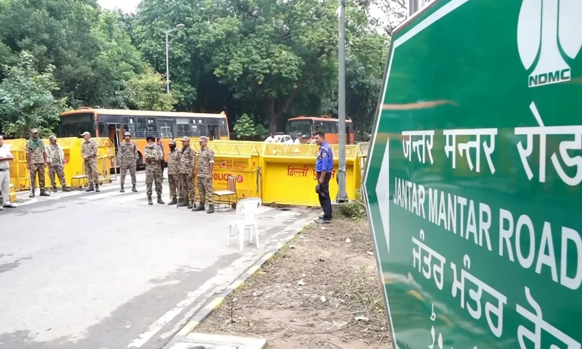 दिल्ली में आज 'लहरा दो तिरंगा' मार्च! 32 हज़ार सुरक्षाकर्मी तैनात, कनॉट प्लेट में पुलिस का भारी इंतज़ाम