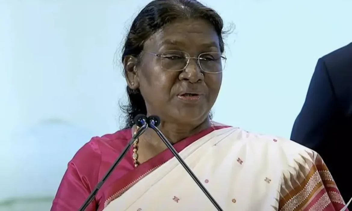 महाकुंभ 2027 का शंखनाद : राष्ट्रपति मुर्मू ने नासिक-त्र्यंबकेश्वर में किया ध्वजारोहण, एकता का दिया संदेश