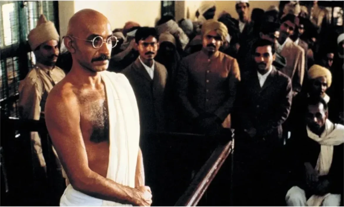 गांधी जयंती पर सिनेमा का सलाम! ये 6 फिल्में दिखाती हैं बापू की जिंदगी, सोच और ‘गांधीगिरी’