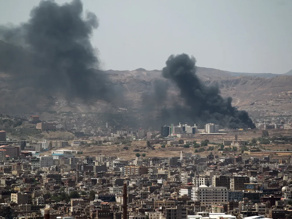 Houthi rebels strike government military camp