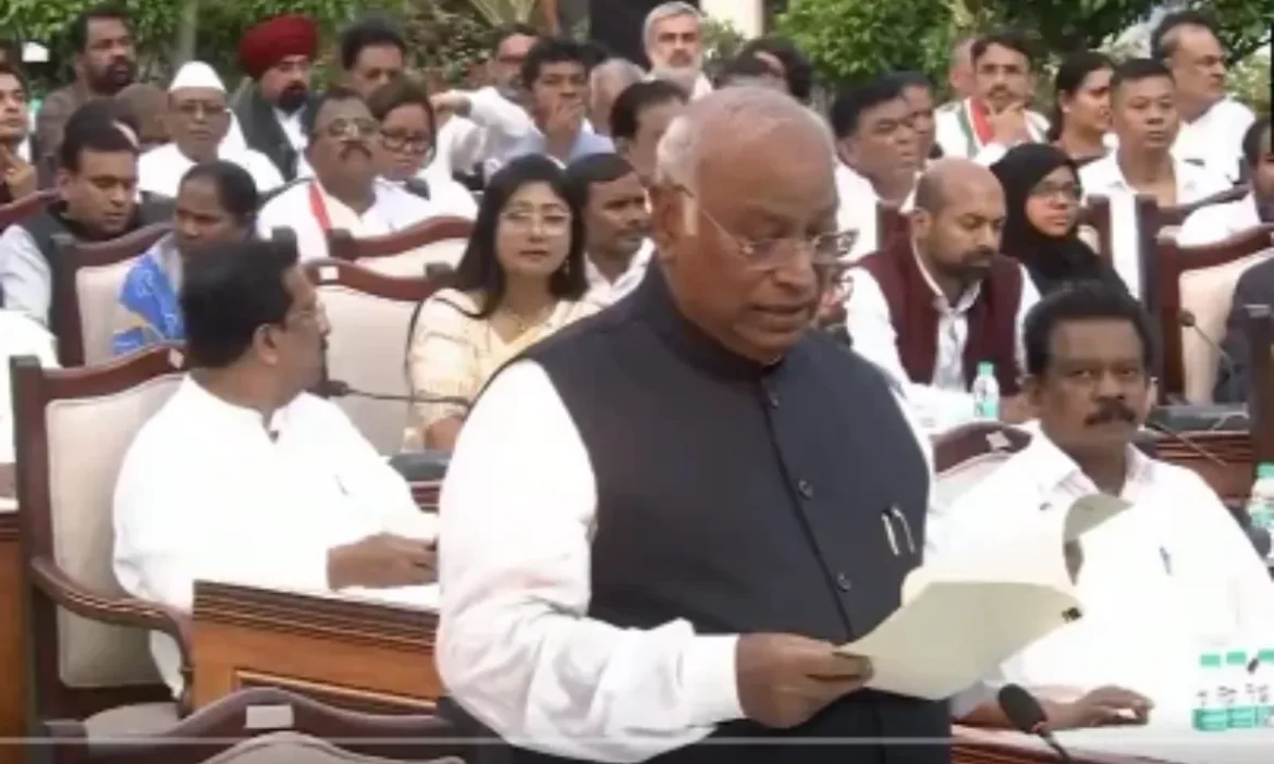 सियासी घमासान: चुनाव आयुक्त ज्ञानेश कुमार के खिलाफ विपक्ष का 'सार्वजनिक महाभियोग', गर्माया राजनीतिक माहौल