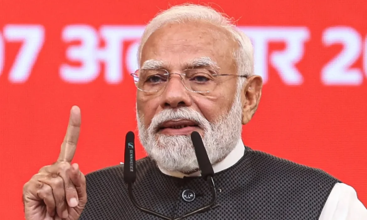 जमीनी कार्यकर्ता से प्रधानमंत्री तक: जानिए कैसे नरेंद्र मोदी ने जनसेवा के 25 साल पूरे कर रचा इतिहास