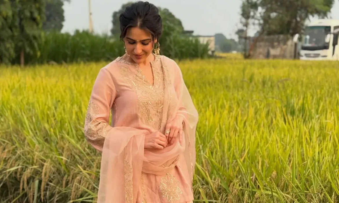 Sara Ali Khan के देसी लुक ने लूटी महफिल, पीच पंजाबी सूट में दिखीं इतनी खूबसूरत कि नजरें हटाना मुश्किल!